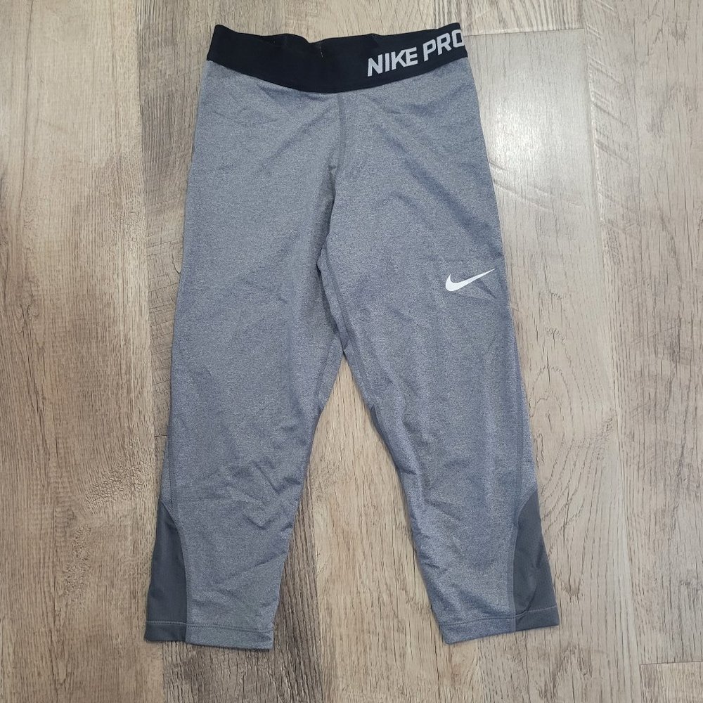 Girls Nike Pro Capris